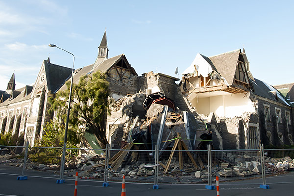 christchurch-cathedral-earthquake-damage-featured